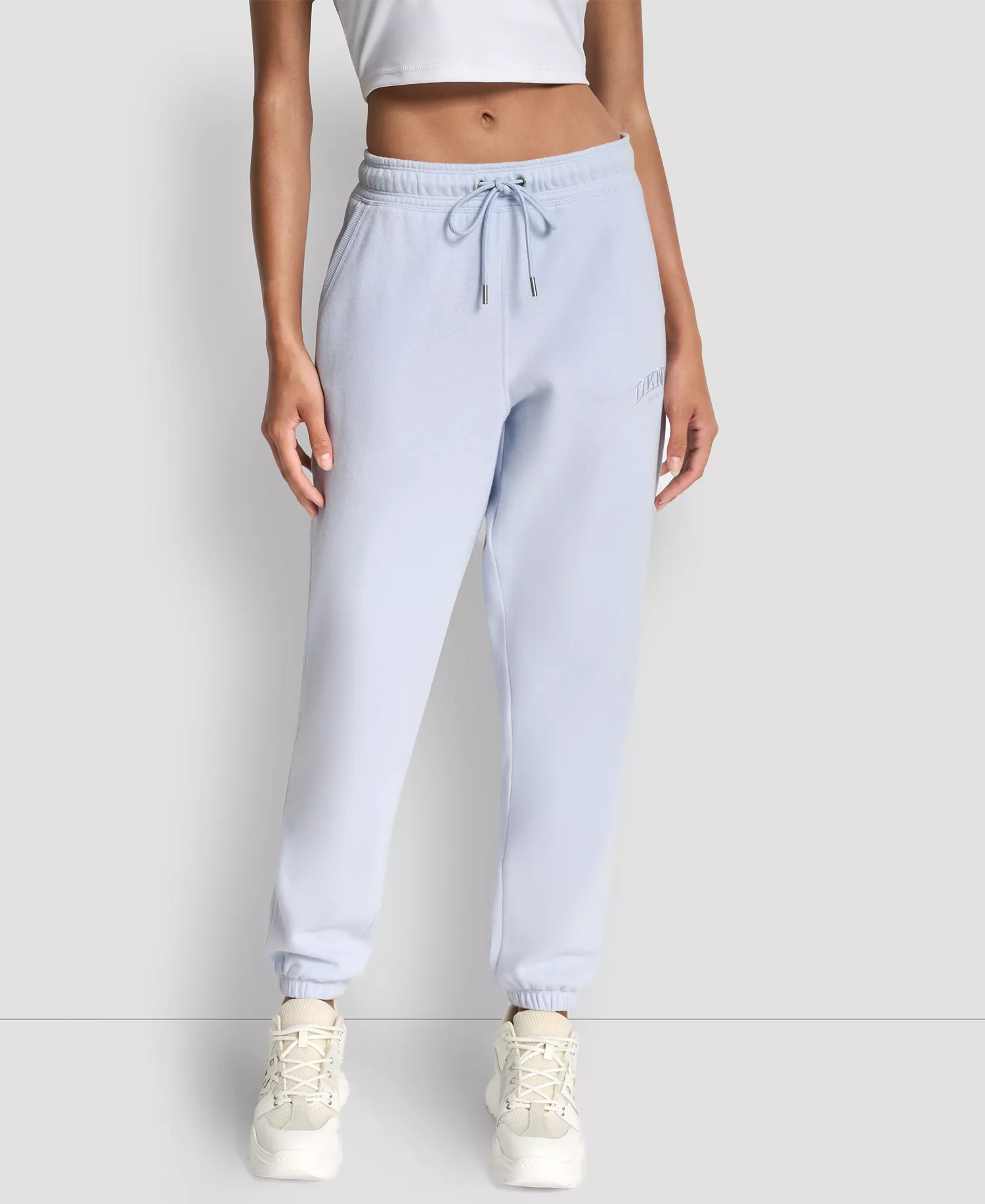 mni-00acbe3f46bb2f364891a9987882dfad Women's Varsity Embroidered Logo Relaxed Pockets Pull-On Joggers — изображение 3