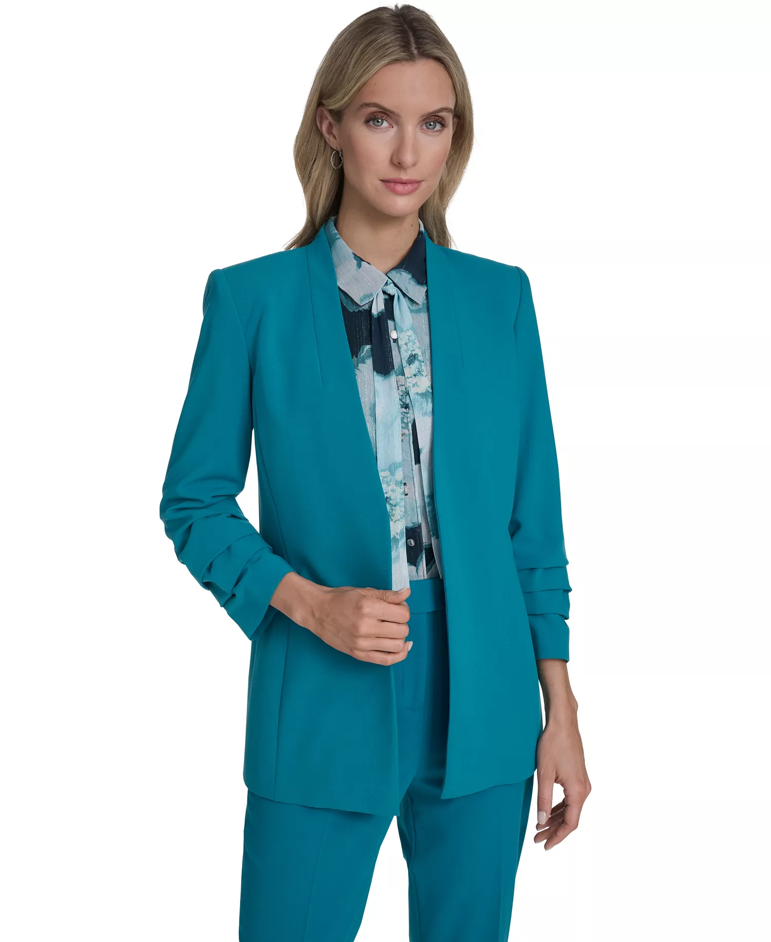 mni-03536cd27e2048ebaee845d0bf3400c8 Women's Textured Ruffle Neckline Top, Open Front Ruched Sleeve Jacket, and Modern Fit Pant — изображение 3