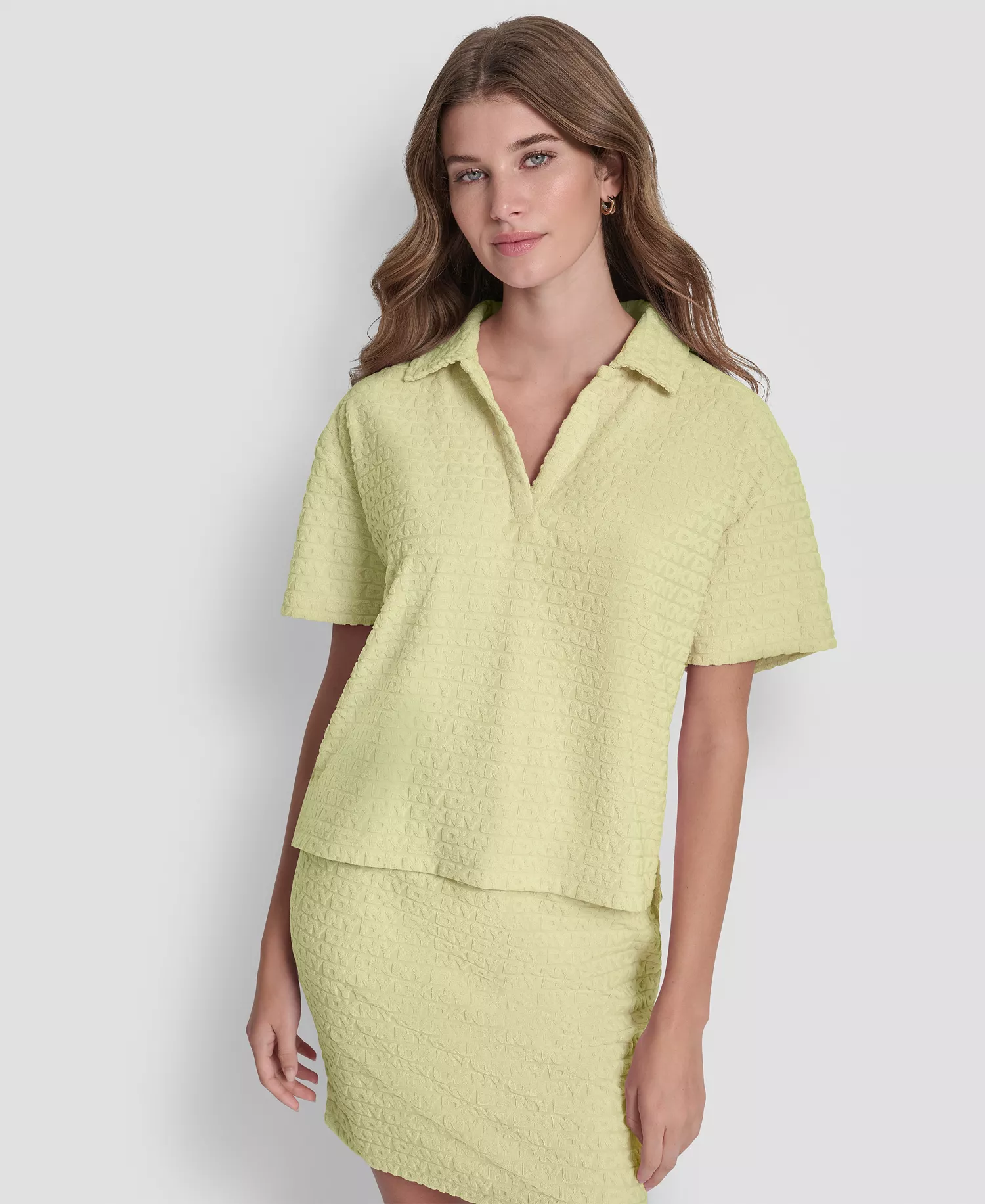 mni-0a58ff23eb7a982b0e0c1eb85aaea1d6 Women's Logo Jacquard Boxy Polo Collared T-Shirt — изображение 4