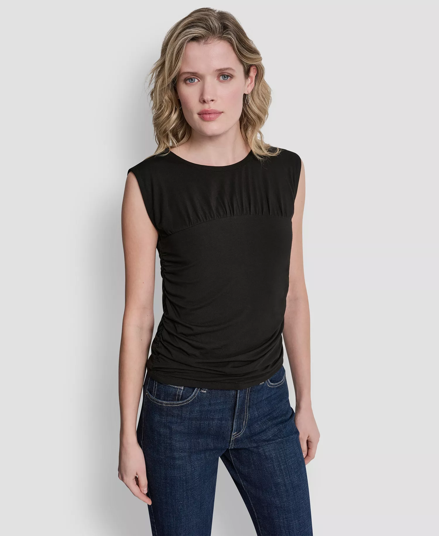 mni-194cbbf64aeff70223af6aa560845964 Women's Crewneck Sleeveless Top