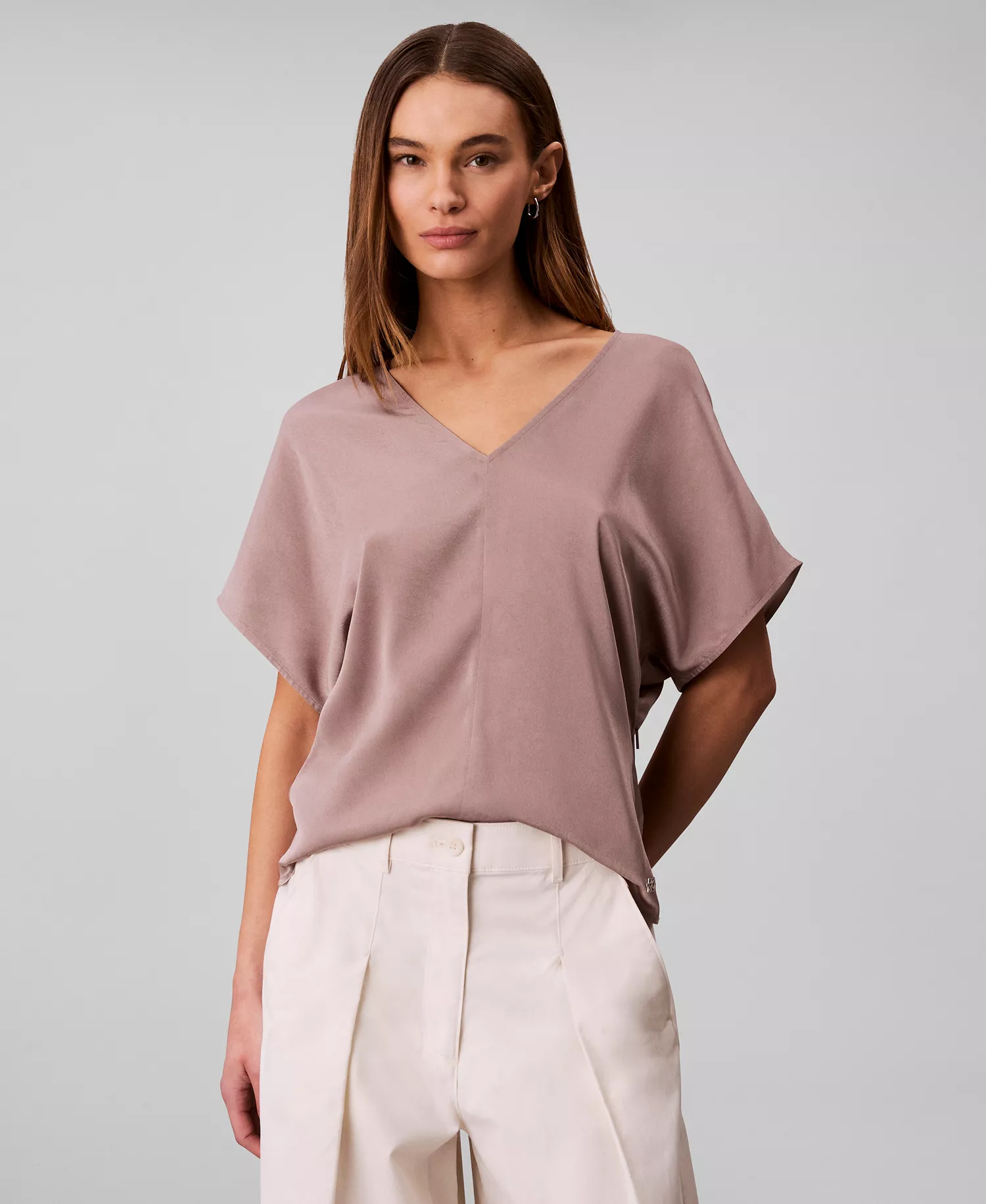 mni-2814c05ff51f5449810514ca715afb21 Women's Short-Sleeve V-Neck Top