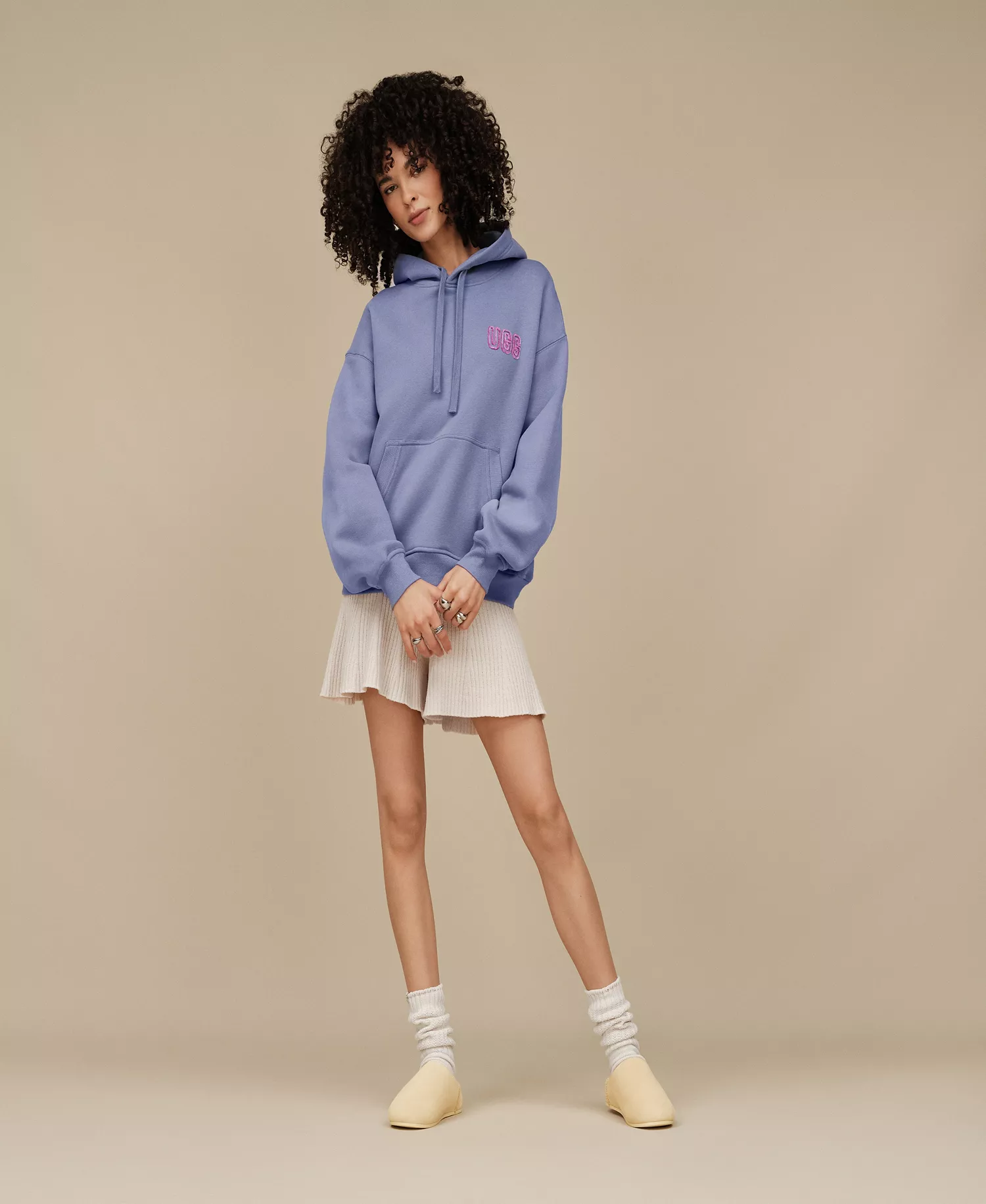 mni-822238c86006f06883703cb0dffcd0c4 UGG Women's Oversized Graphic Sweatshirt — изображение 4