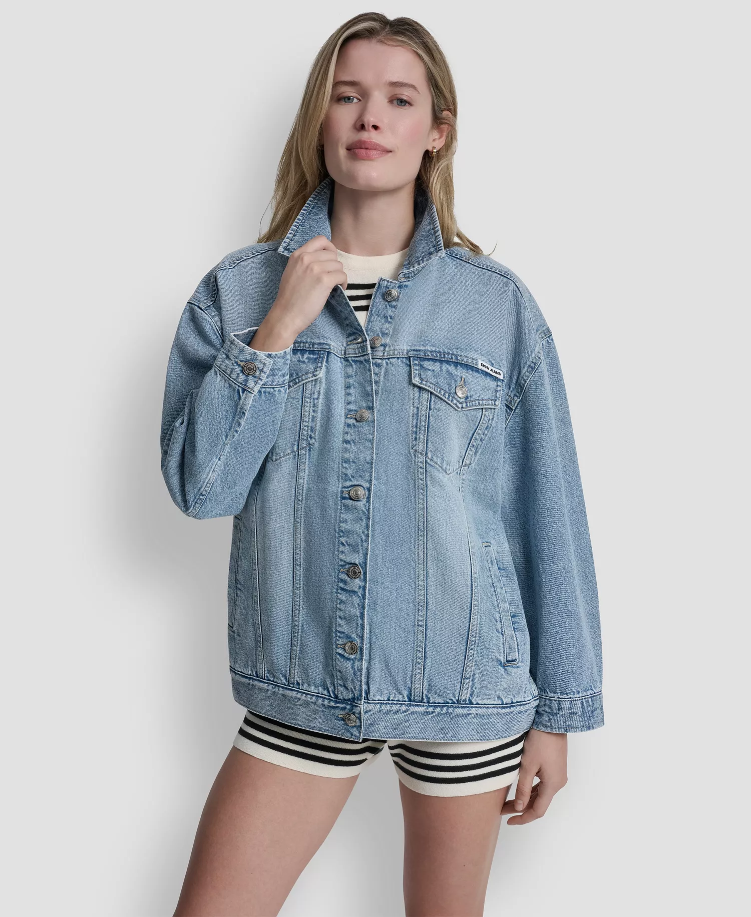 mni-8625f2d4104f44194fb336acce681cd9 Women's Denim Oversized Trucker Jacket and Classic High Rise Straight Leg Jeans — изображение 3