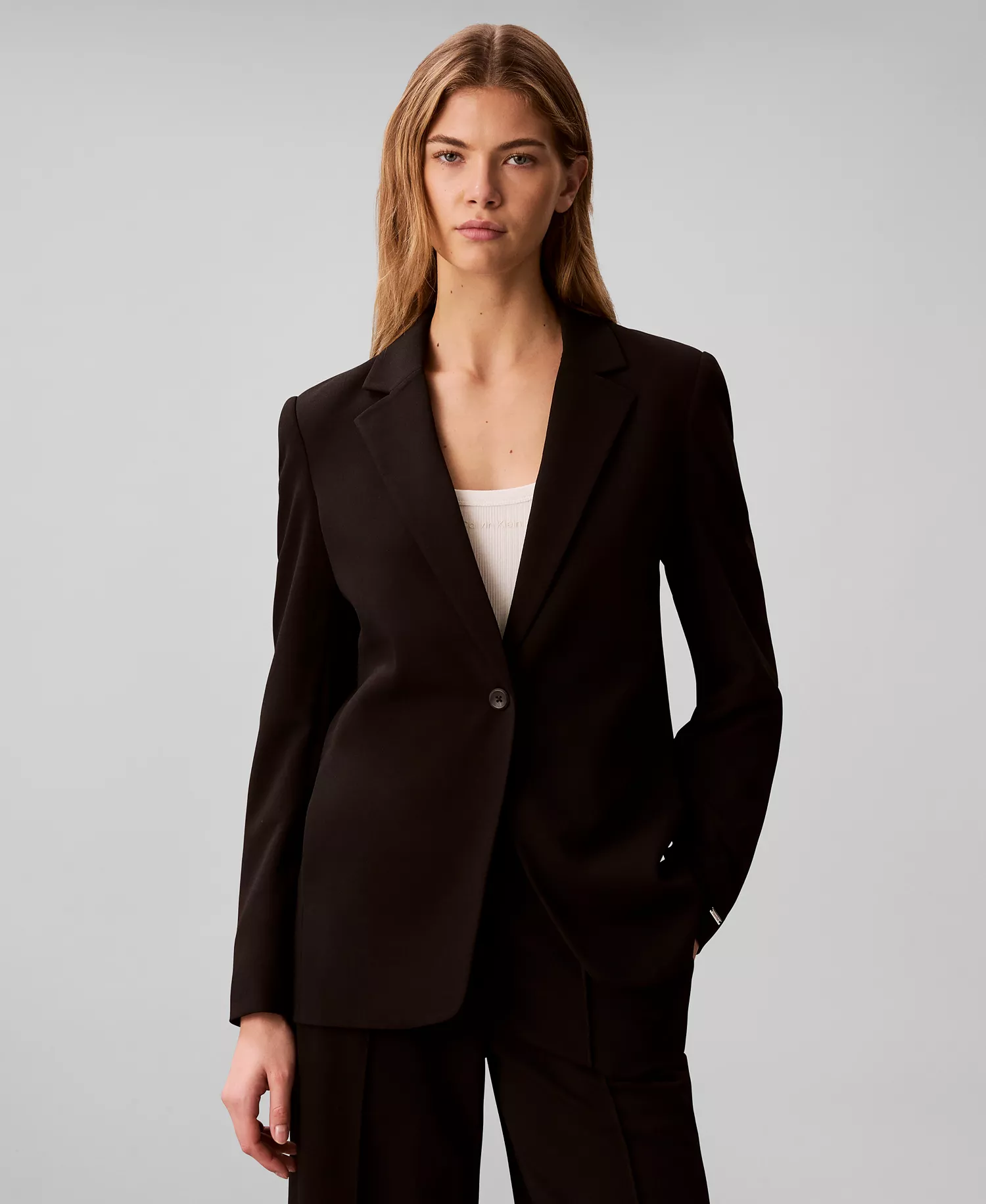 mni-91707722d9f48f02fc03494721f86096 Women's Notch Lapel Travel Blazer