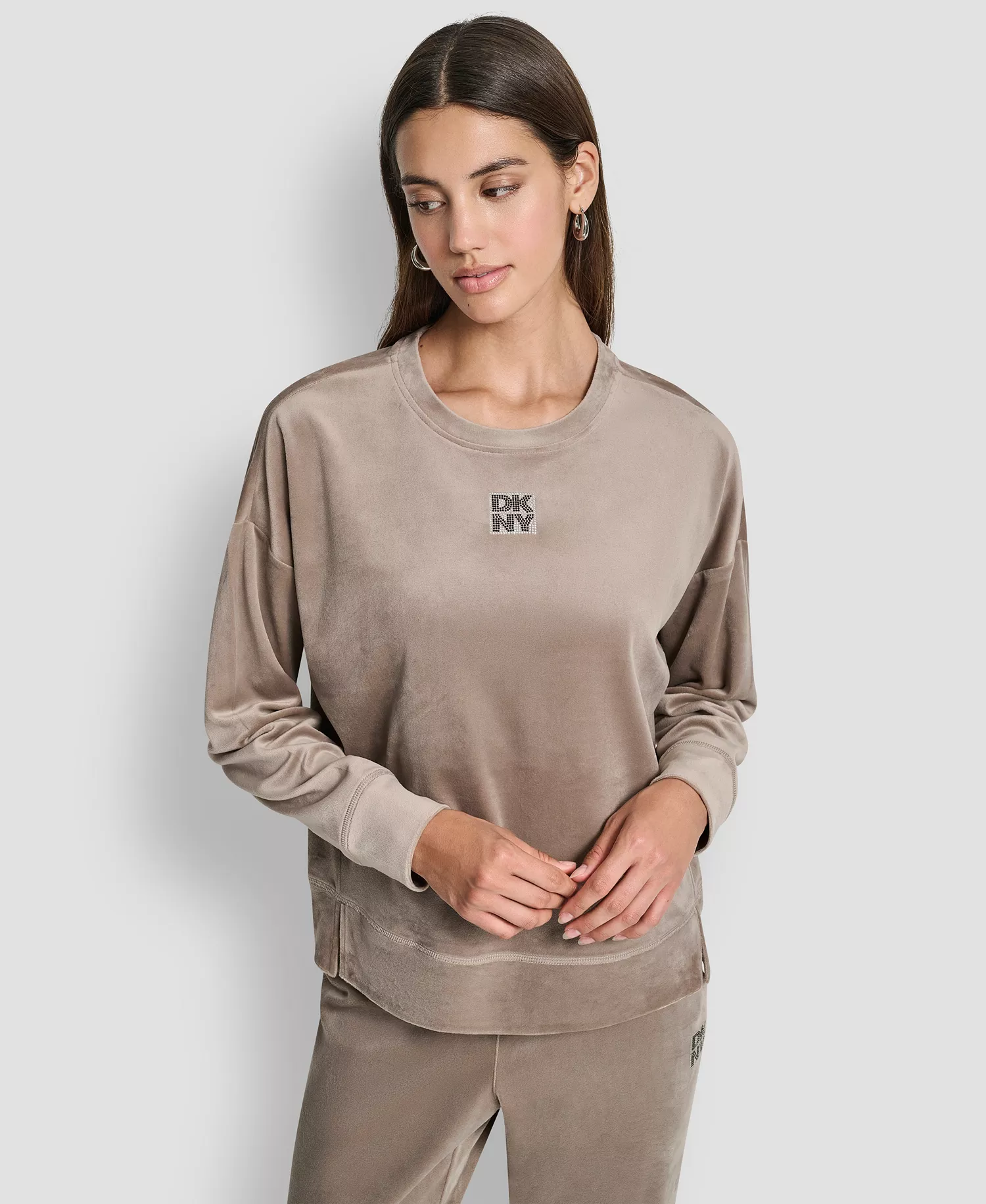 mni-96e9443764497f2ae24cf02395e1e8a1 Women's Super Soft Velour Rhinestone Stacked Logo Crewneck Pullover Top — изображение 3