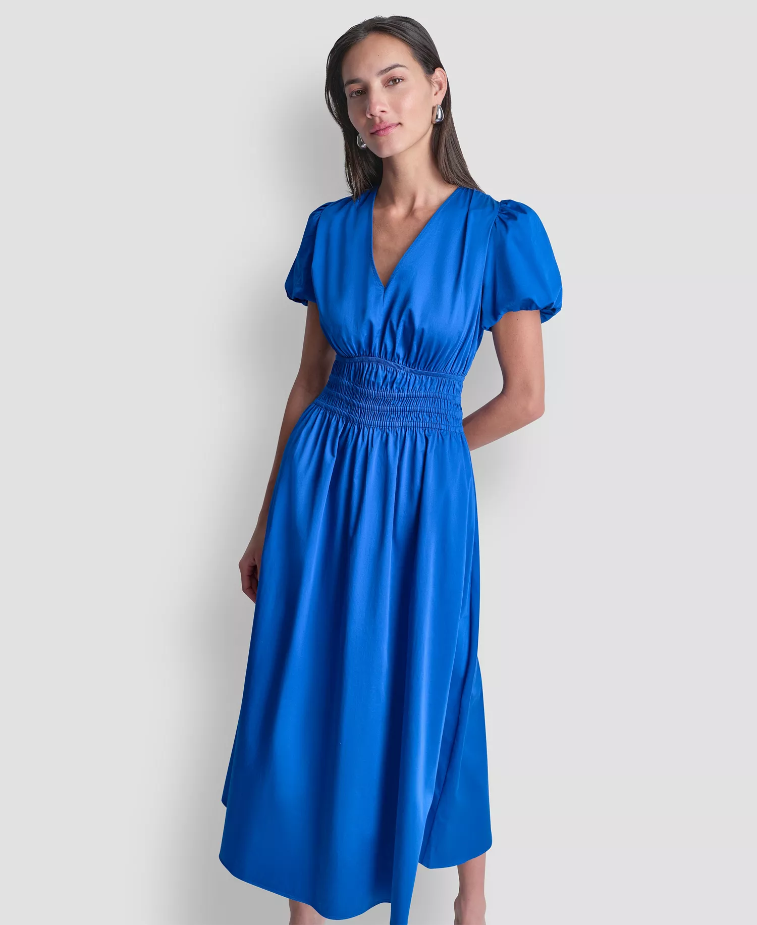mni-9f038e64ca0e0ae4dbb80344ca8596ba Women's Smocked V-Neck Midi Dress — изображение 3