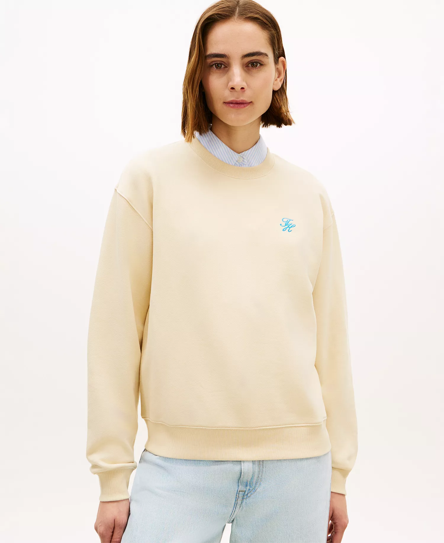 mni-a3ebaf8841cf6f6ed955f7ec54fcef39 Women's Script Logo Crew Neck Sweatshirt