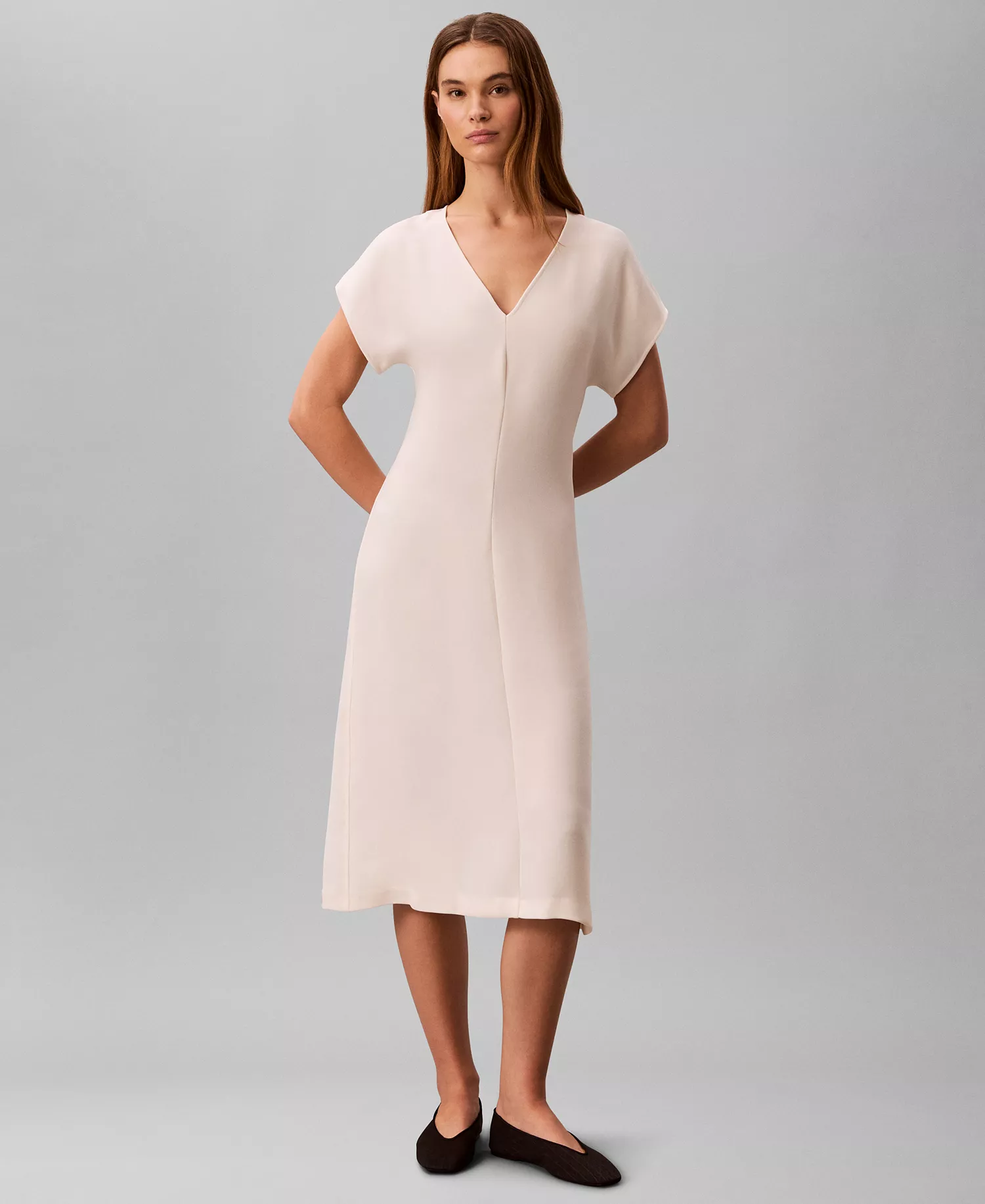mni-a41b540470b56f90f1fbb301c82c2edd Women's V-Neck Short-Sleeve Midi Dress