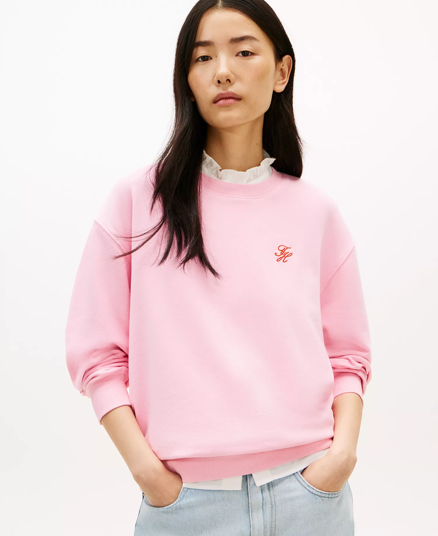 mni-a6a83f76bf971aeed9dd60bd27bee00f Women's Script Logo Crew Neck Sweatshirt — изображение 4