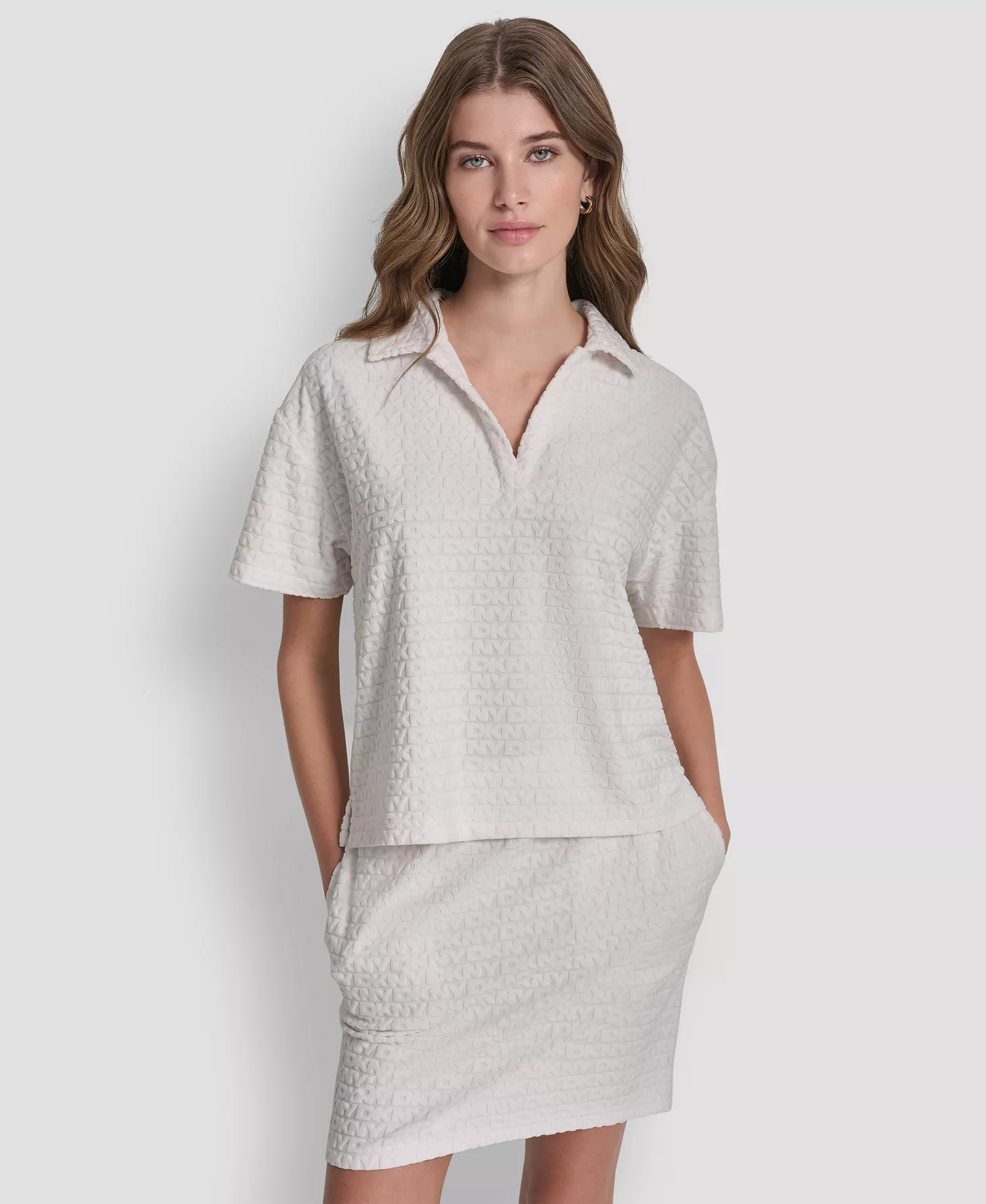 mni-daaad25ae44a0b08dd884298291f75b2 Women's Logo Jacquard Boxy Polo Collared T-Shirt