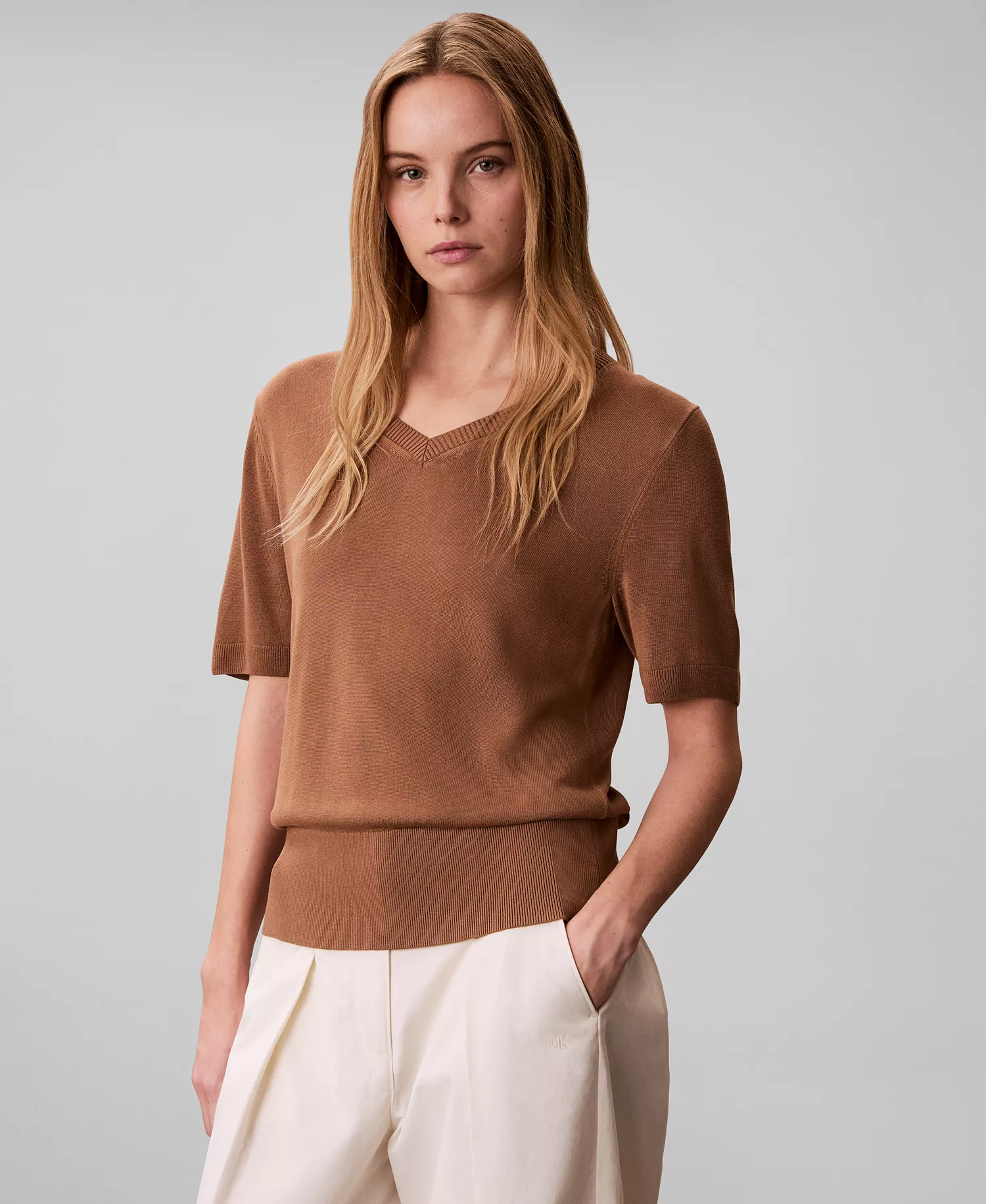 mni-e0c372d5fa545eea916467af9290f067 Women's V-Neck Knit Sweater — изображение 3
