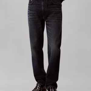Men's Straight-Fit Stretch Denim Jeans