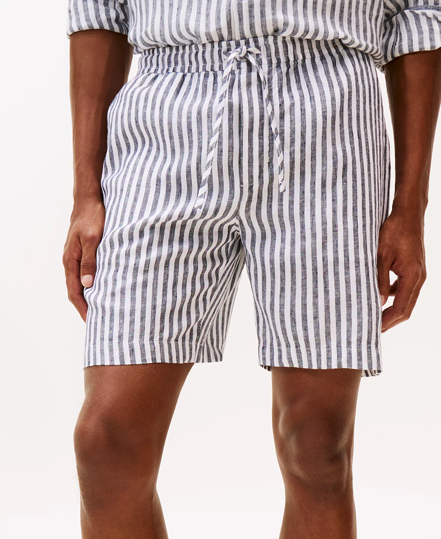 mni-ed6bc74a363af48978fc2c1aa18ff5e7 Men's 7" Stripe Linen Shorts — изображение 3