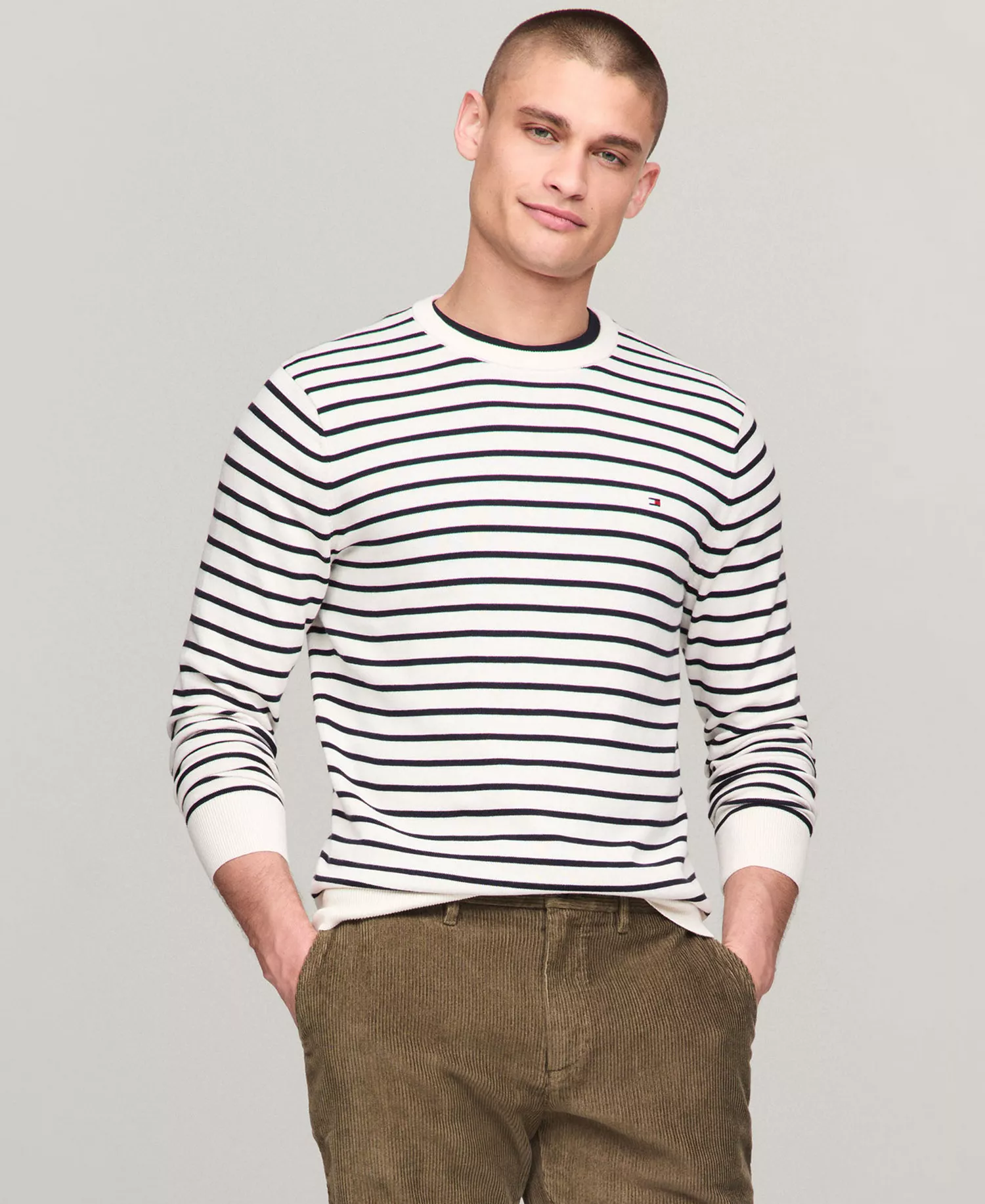 mni-f5ba93fda2e6ab036d51163244adc6e0 Men's Essential Solid Crew Neck Sweater