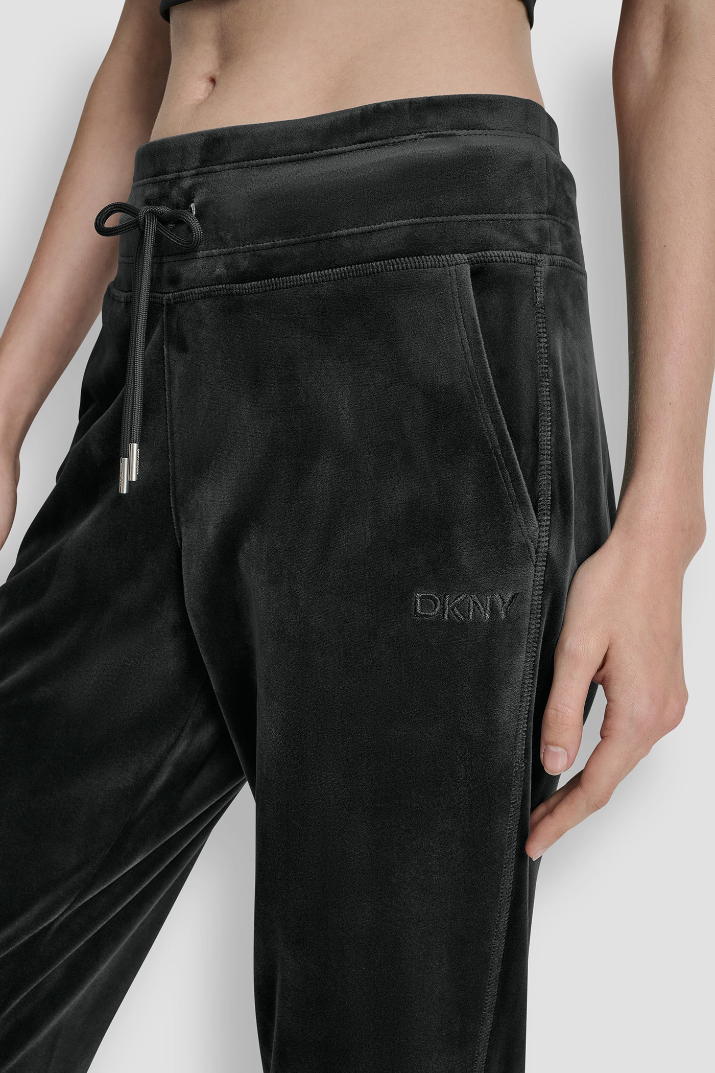 dknydp16025 29 dp5p3694 blk alt2 1 dknydp16025 29 dp5p3694 blk alt2 1