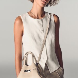 dkny sp26 editorial 59 c 1400x2100 bd8a4544 cf6e 470f 9181 2a37ca9e3206