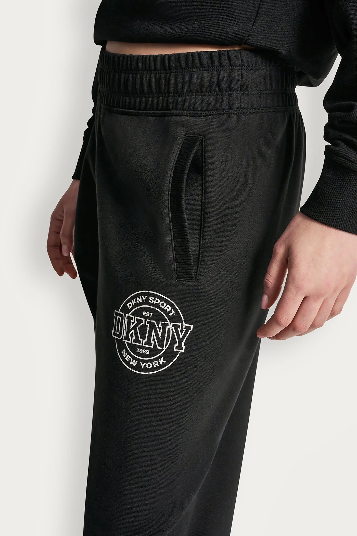 dknydp24925 52 dp6p3831 blk alt2 1c92ce61 8d03 4779 845e ee317e7c19a2 dknydp24925 52 dp6p3831 blk alt2 1c92ce61 8d03 4779 845e ee317e7c19a2
