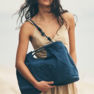 dkny su26 editorial 27 1400x2100 0c99d864 732a 4ccc ae07 6e3421e4c04b