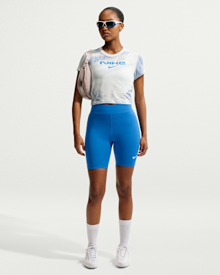 nike sportswear classic Женские байкерские шорты с завышенной талией (8 дюймов) nike sportswear classic Женские байкерские шорты с завышенной талией (8 дюймов)
